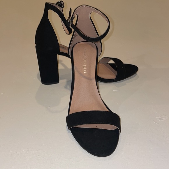 Madden Girl Black Strappy Sandal heels 9 New - Picture 7 of 14